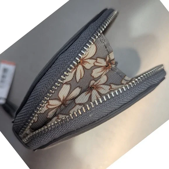 Vera Bradley Gray Faux Leather Essential Round Coin Purse Daisy Zip Pouch NWT - Picture 4 of 6